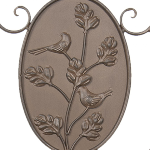 Brązowe metalowe krzesło ogrodowe