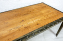 Indyjski mosiężny stół industrialny z tekowym blatem