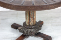 Indyjski stół okrągły na rzeźbionej nodze