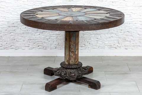 Indyjski stół okrągły na rzeźbionej nodze
