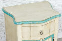Kremowa szafka indyjska w stylu vintage