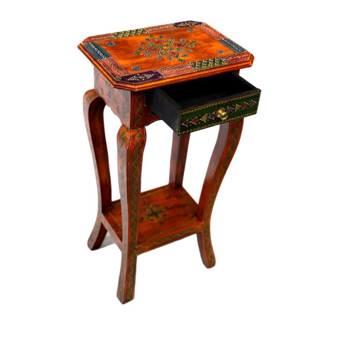 Orientalny stolik indyjski ze zdobieniami