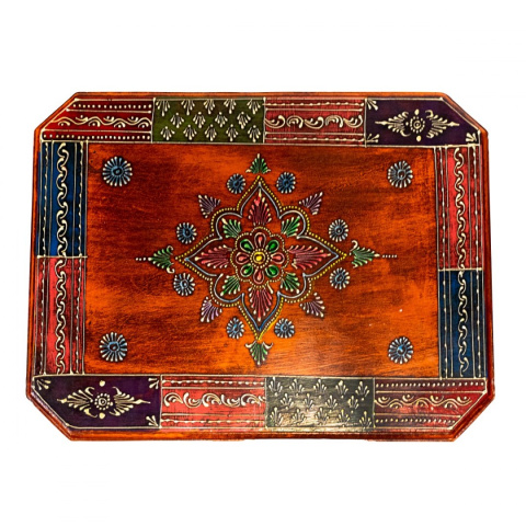 Orientalny stolik indyjski ze zdobieniami