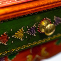 Orientalny stolik indyjski ze zdobieniami