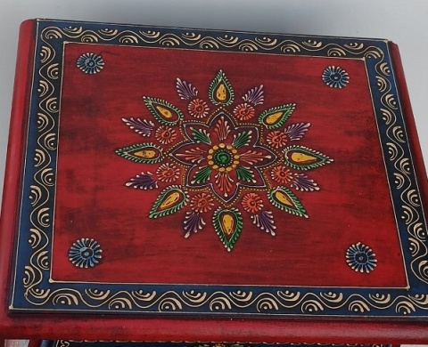 Indyjska kolorowa szafka orientalna ze zdobieniami