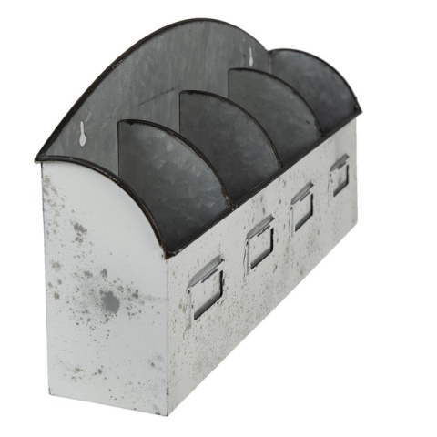 Metalowa skrzynka naścienna z przegródkami w stylu farmhouse