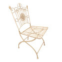 Kremowe krzesło ogrodowe z przetarciami prowansalskie