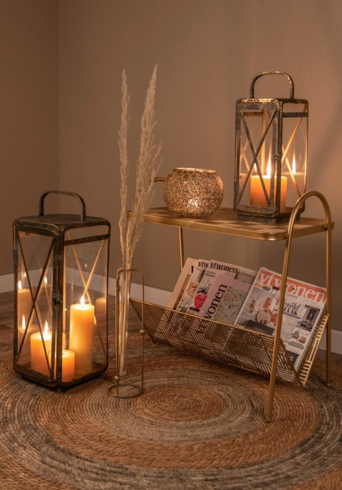 Złoty ażurowy stolik z gazetnikiem w stylu retro