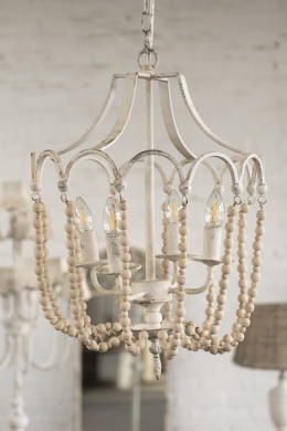 Biała postarzana lampa z koralikami farmhouse style