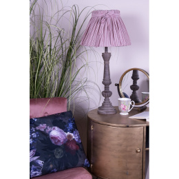 Pękata lampa stołowa w stylu rustykalnym