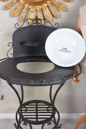 Metalowy stolik dekoracyjny vintage z ceramiczną umywalką