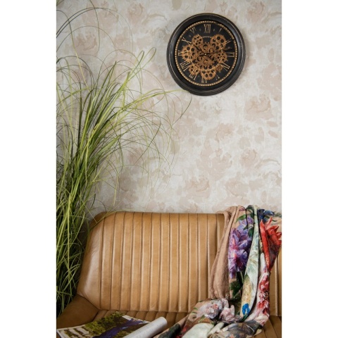 Postarzany zegar ścienny z ozdobnymi trybami