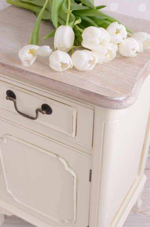 Przecierana szafka nocna prowansalska z szufladą