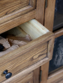 Szeroka drewniana komoda z przeszkleniem Chic Antique