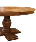 Owalny stół drewniany na grubej rzeźbionej nodze