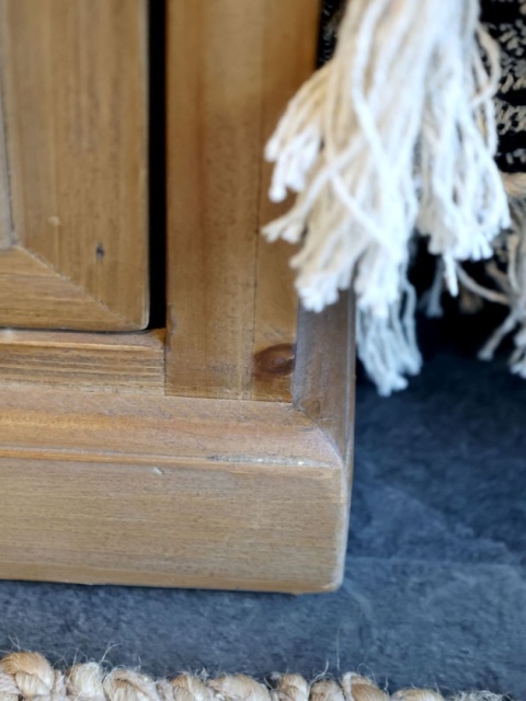 Drewniana komoda z siedziskiem Chic Antique