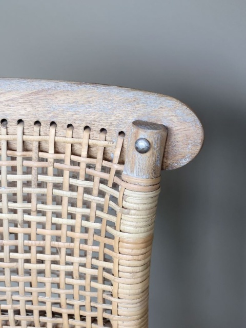 Krzesło barowe drewniane z rattanem Chic Antique