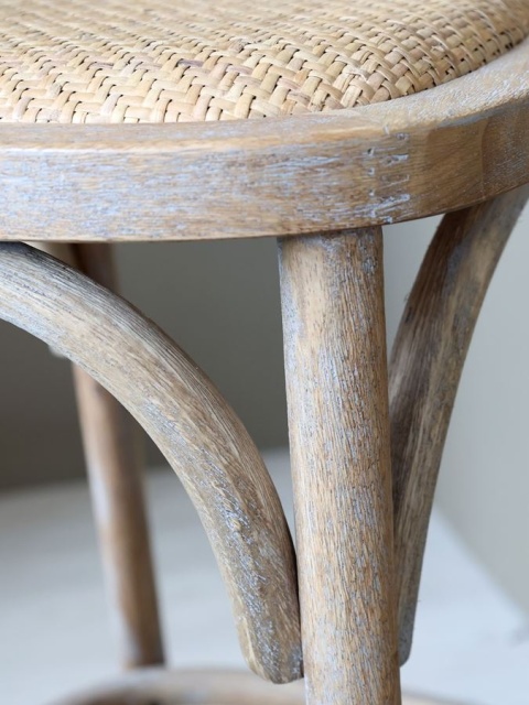 Krzesło barowe drewniane z rattanem Chic Antique