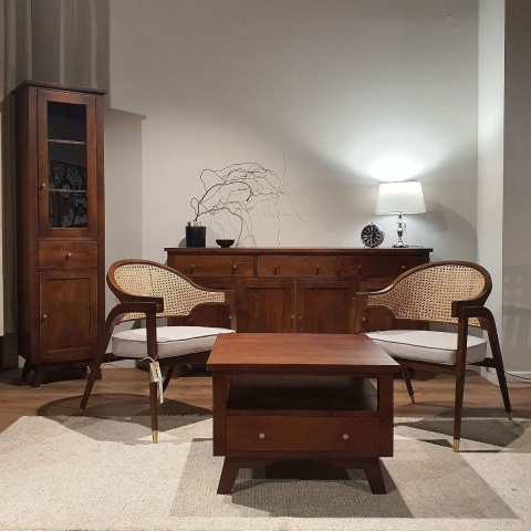 Drewniany stolik kawowy z szufladami 70 cm