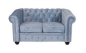 Pikowana niebieska sofa dwuosobowa Chesterfield